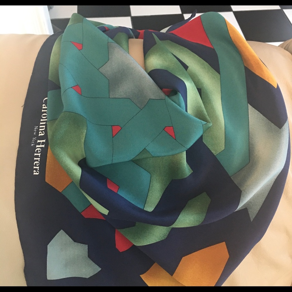 Carolina Herrera silk scarf new - Picture 4 of 6